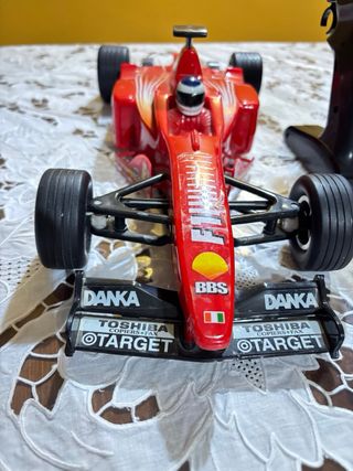 Macchina da corsa rossa telecomandata