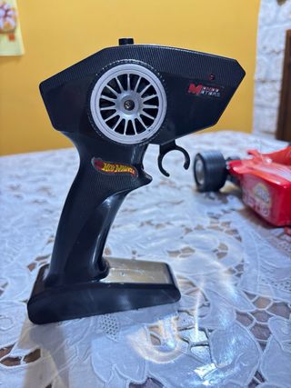 Macchina da corsa rossa telecomandata