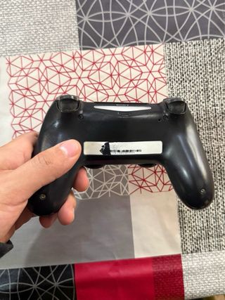 PS4 slim 1TB + 2 mandos DualShock + 2 juegos