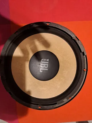 Altavoces Infinity y JBL