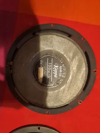 Altavoces Infinity y JBL