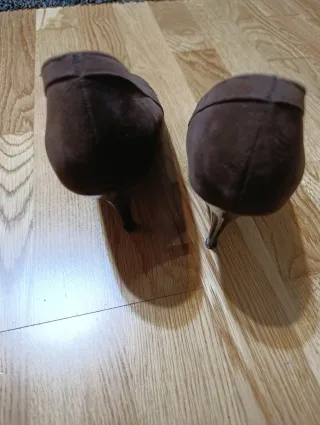 Zapatos tacón ante marrón Carolina Basic