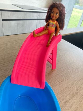 Barbie y Chelsea Piscina con Tobogán