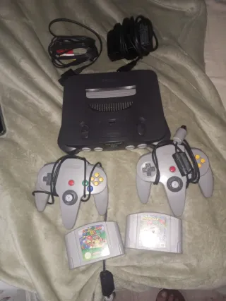Consola Nintendo 64 + 2 Comandi e Giochi