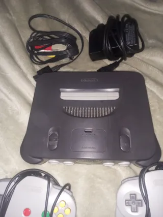 Consola Nintendo 64 + 2 Comandi e Giochi