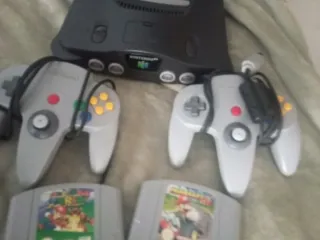 Consola Nintendo 64 + 2 Comandi e Giochi