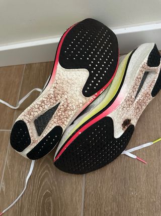 Zapatillas running Kiprun blancas y amarillas