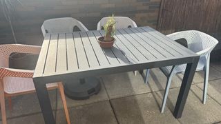 Mesa extensible y 4 Sillas de SKLUM Exterior