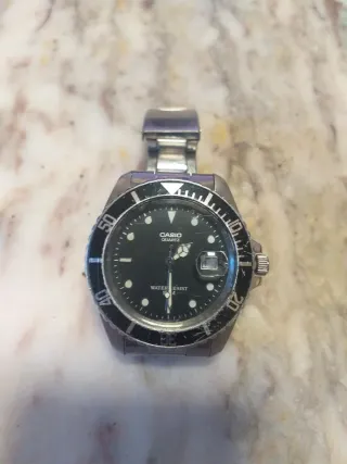 Reloj Casio Quartz Negro y Plateado