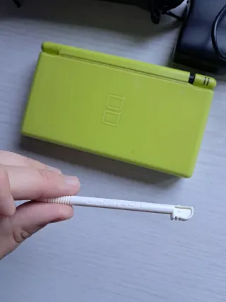 Nintendo DS Lite verde con custodia e caricabatterie