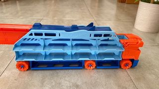 Hot Wheels City Camión Pista Transporta Coches