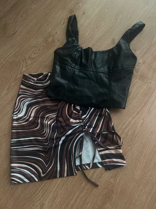 Conjunto Top Negro y Falda Estampada