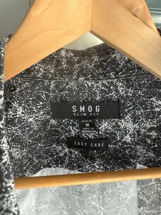 Camisa estampada hombre gris y blanco