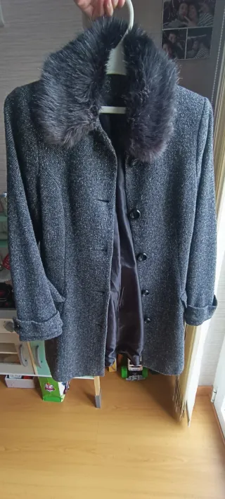 Abrigo Naf Naf  con cuello de pelo