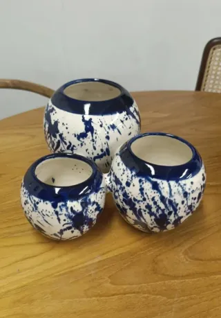 Conjunto de tres jarrones