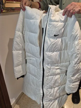 Chaqueta plumífero Nike blanca larga