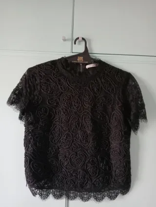 Blusa de encaje negra