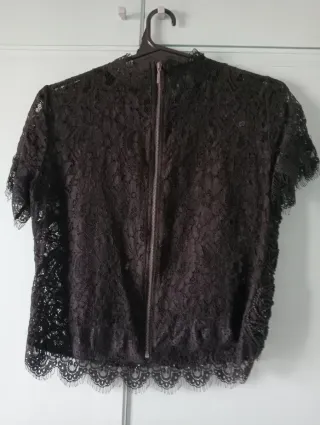 Blusa de encaje negra