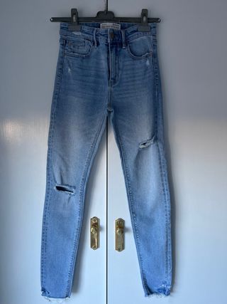 Stradivarius - Pantalón skinny vaquero claro roto