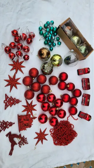 Adornos Navideños Rojos y Verdes