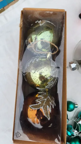 Adornos Navideños Rojos y Verdes