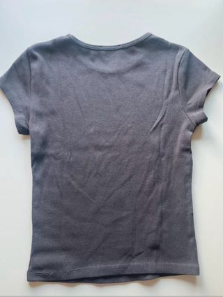 Camiseta gris manga corta ajustada