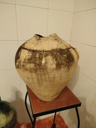 Cántaro de barro blanco antiguo