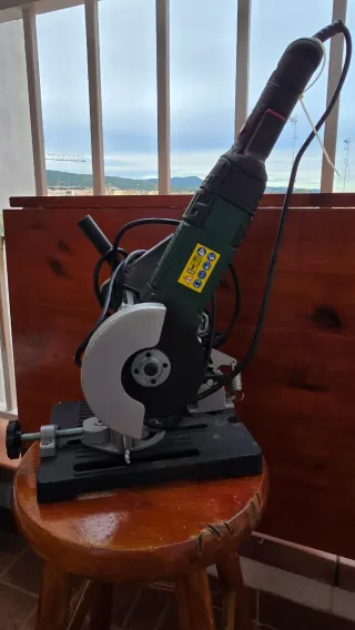 Amoladora Parkside con soporte