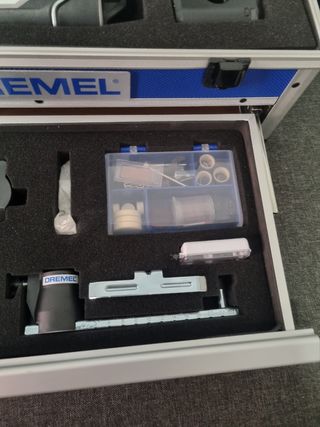 Dremel 8240 Multiherramienta 12V + 65 Accesorios