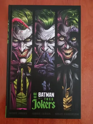 Batman los tres jokers.