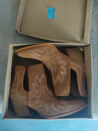 Botines mujer beige y marrón