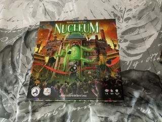 Nucleum juego de mesa