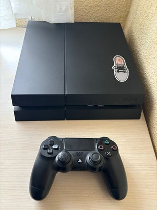 PS4 (PlayStation 4) Nera + Controller