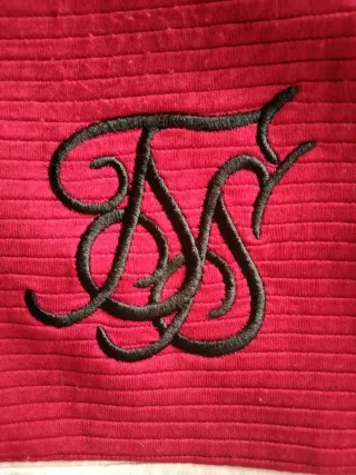 Sudadera Roja y Blanca Logo Bordado