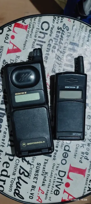 2 Telefoni Vintage Motorola ed Ericsson