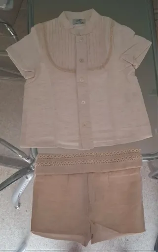 Conjunto beige.  Talla 2 años.