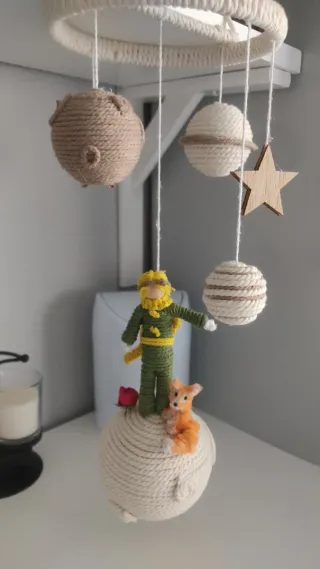 Carrusel móvil El Principito macramé