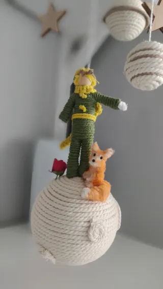 Carrusel móvil El Principito macramé