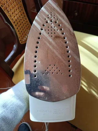 Plancha Ufesa Clarisse 1400W. No envío.