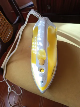 Plancha Ufesa Clarisse 1400W. No envío.