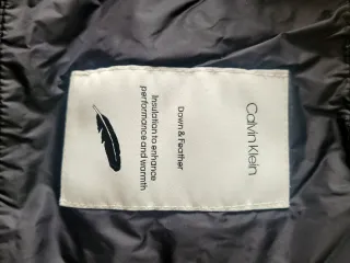 Chaqueta ultraligera de Calvin Klein Negra