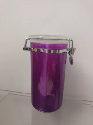 Bote hermético morado con cierre