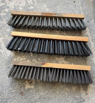 Cepillos barrenderos de madera