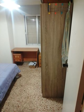 se alquila habitación en el ensanche Cartagena