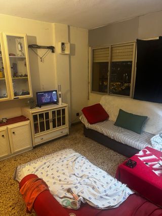 se alquila habitación en el ensanche Cartagena