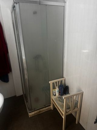 se alquila habitación en el ensanche Cartagena