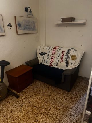 se alquila habitación en el ensanche Cartagena