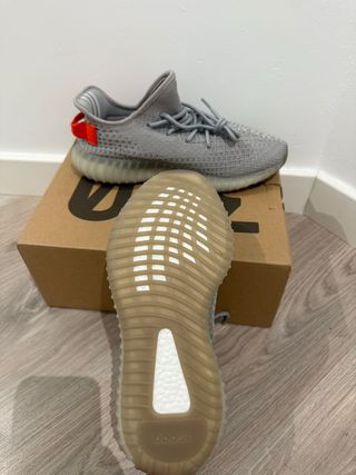 Adidas Yeezy Boost 350 V2 Tail Light unisex