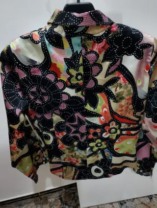 Blusa de seda estampada