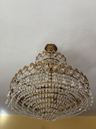 Lámpara araña dorada con cristales